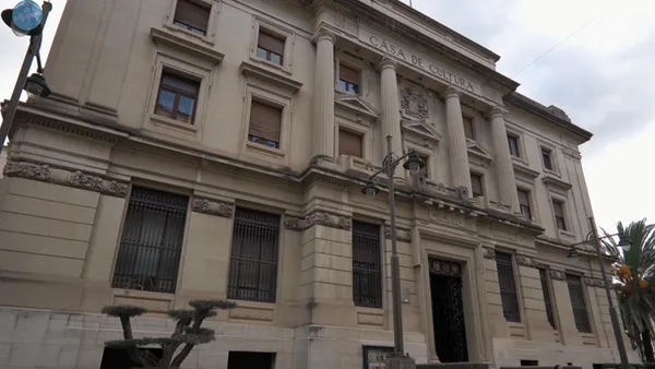 Fachada del Antiguo Banco Central modernista de Alcoy