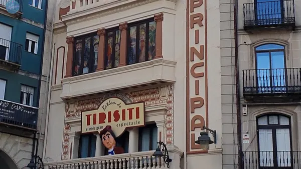 Fachada del Teatro Principal de Alcoy donde se representa el Belén del Tirisiti