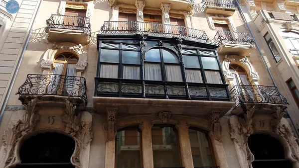 Fachada de la casa del Pavo. Modernista de Alcoy