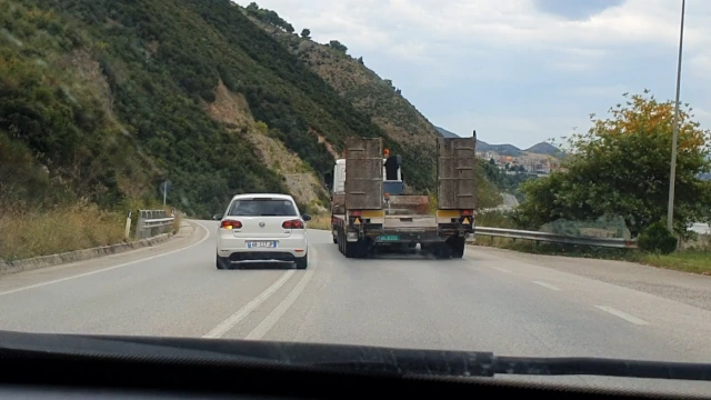 La conducción en Albania. Carreteras sin ley.