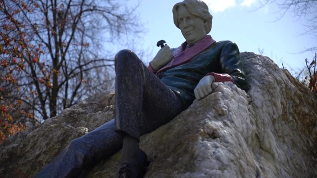 Merrion Park. Escultura de Oscar Wilde