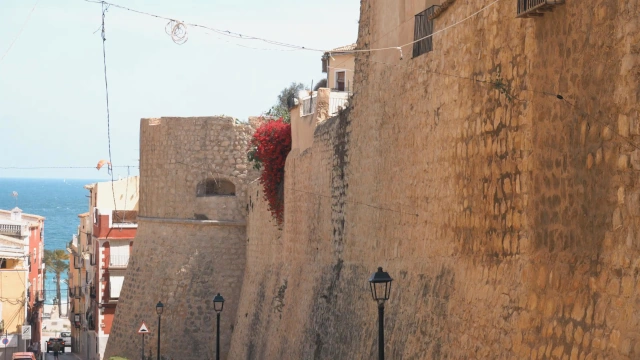 Lienzo de la muralla del siglo XVI en Villajoyosa (Alicante)