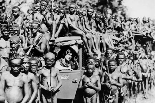 Osa Johnson con los Bambuti 1930