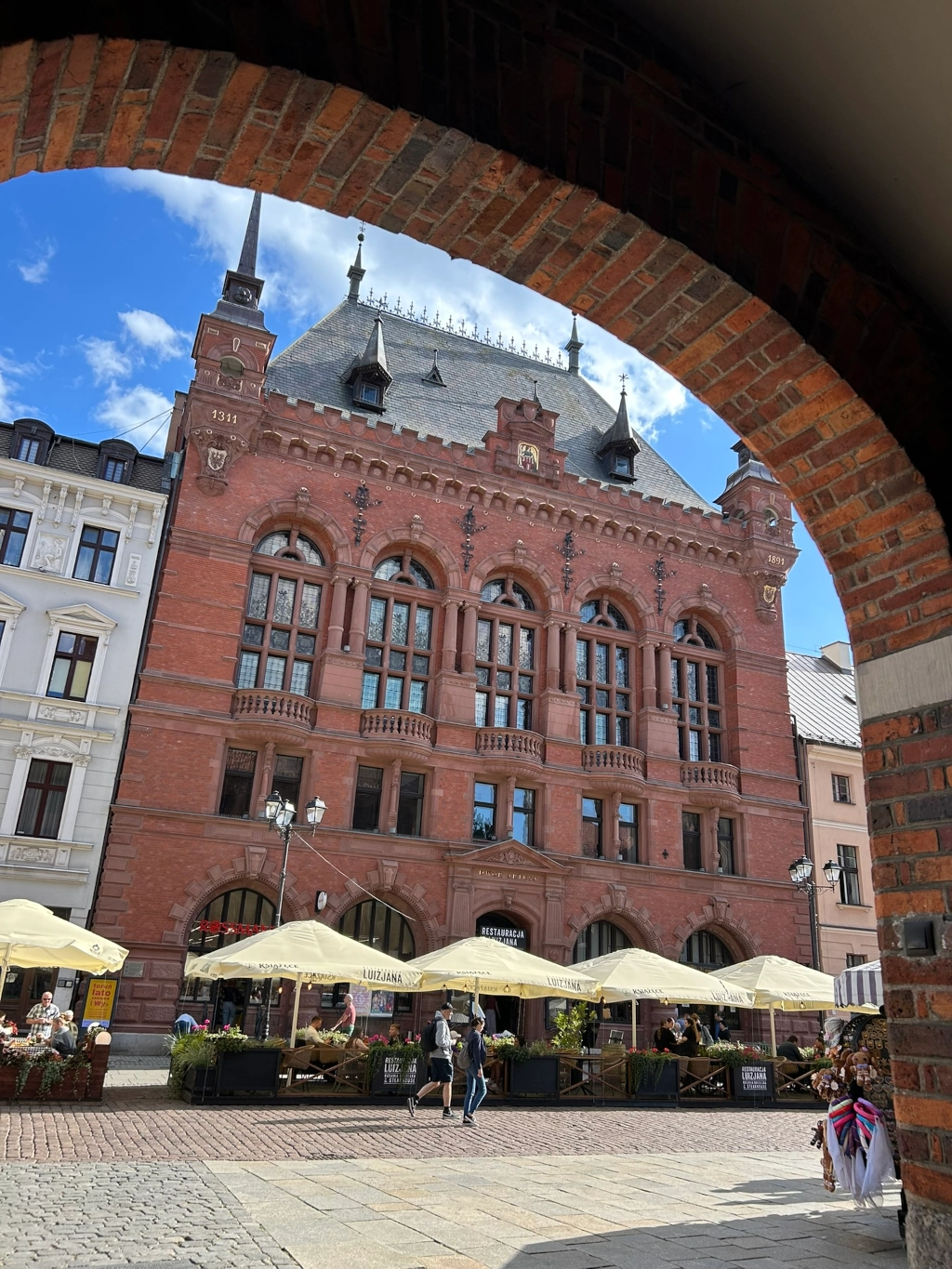 Vista de la plaza central de Torun en Polonia