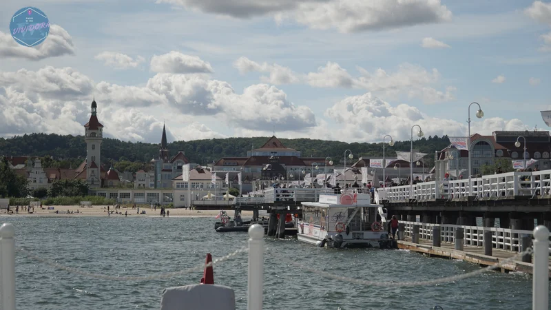 Imagen de Sopot en la costa del Báltico desde el embarcadero de madera.