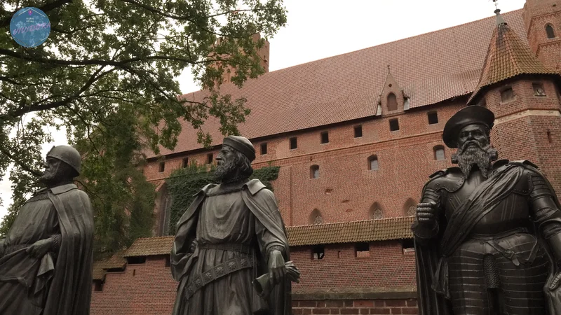 El impresionante castillo de ladrillo rojo de Malbork, Patrimonio de la Humanidad. La que fue sede del estado de los caballeros teutones.