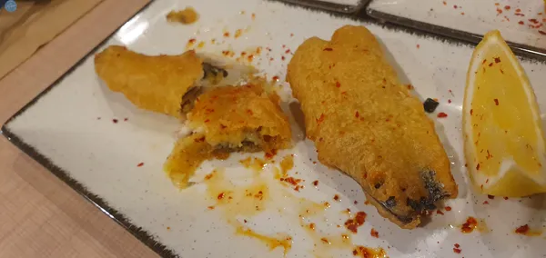 Plato típico de alcoy: espardenyes o boquerone srebozados y fritos