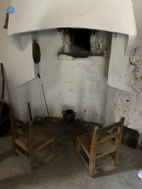 Antiguo horno tradicional conservado en el interior de Mas de la Mezquita, cerca de Culla.