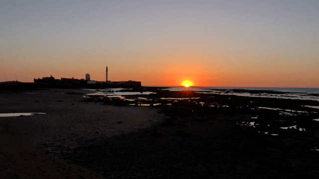 Puesta de sol desde la playa de La caleta (Imagen de Cruz Gabaldón)